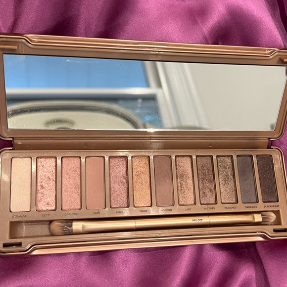 NAKED 3 Eyeshadow Palette - Picture 3 of 5